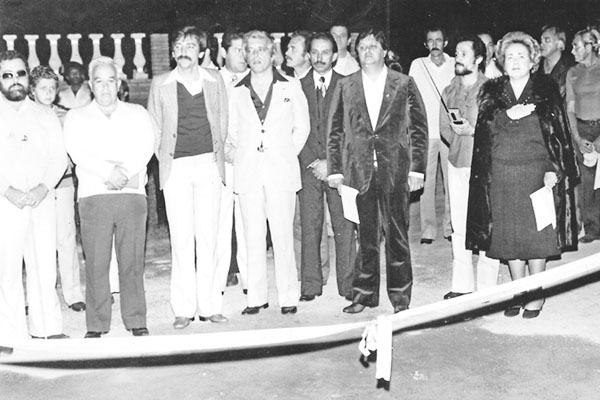 Esta colaboração veio do amigo Victor de Andrade. A foto é de 1980, quando da i-   nauguração do Bagres Country Club, na Rodovia Cândido Portinari. Da esquerda para a direita: Chichiri Filho, logo atrás o Ricardo,s audoso filho do Victor, Lauro Arantes, T